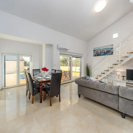 Holiday home Holiday Shaulatwins Ii Sibenik