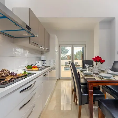Holiday home Holiday Shaulatwins Ii Sibenik